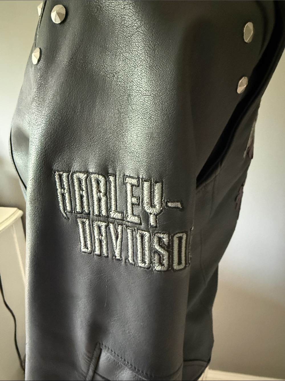 Harley-Davidson Black Leather Jacket with Purple Embroidered Back - Picture 3 of 10